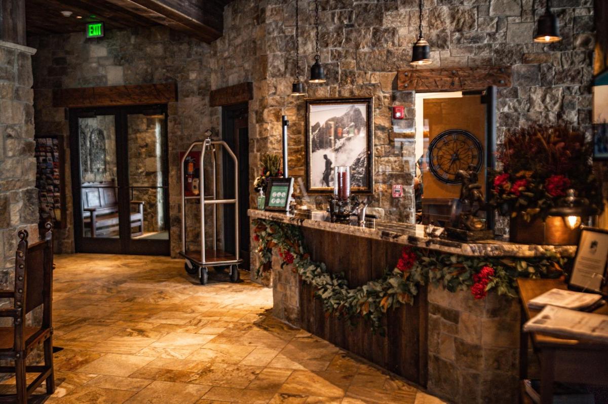 Elk Country Inn - Housity