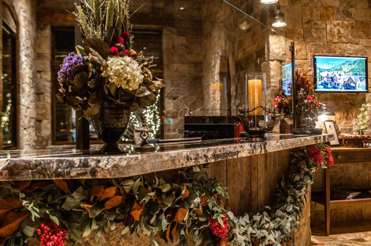 Elk Country Inn - Housity