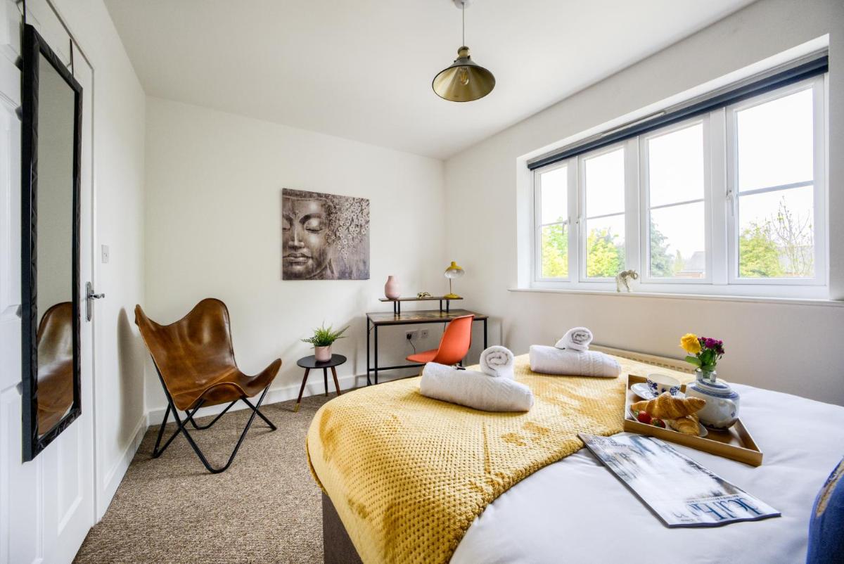 Coventry Contemporary House, M6, CBS Arena - RICOH, Private Parking, Sleeps 5, by EMPOWER HOMES - Housity