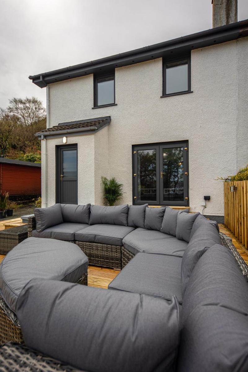 Modern 2 Bedroom House - Housity