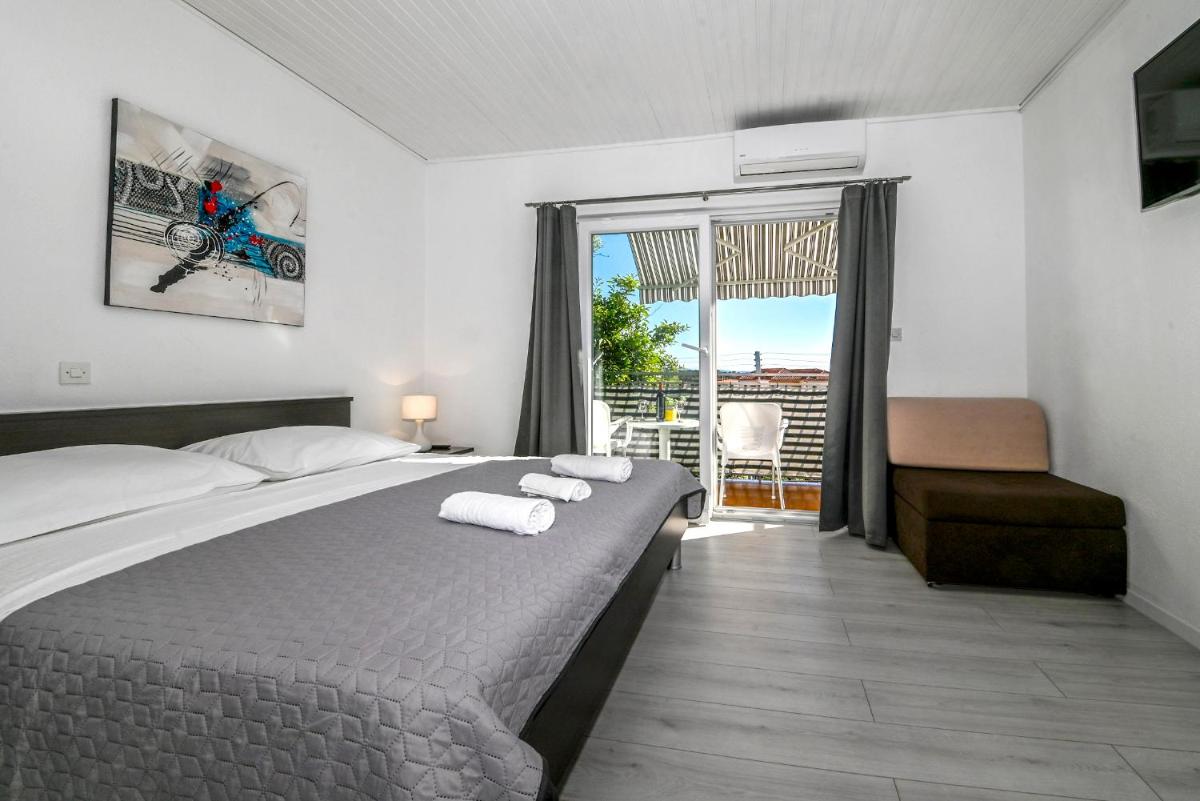 Apartments Lada - Housity