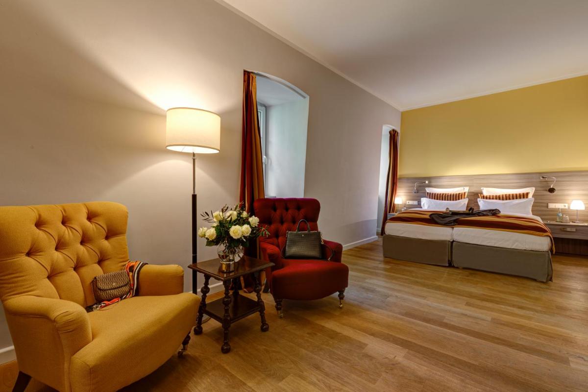 Ein Bett oder Betten in einem Zimmer der Unterkunft Schlosshotel Hugenpoet