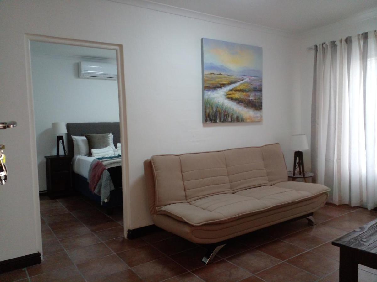 Sikelela Guest House - Housity