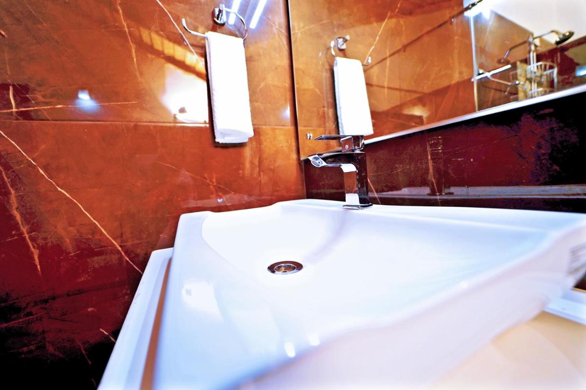 Vibhasa-Panchachuli Room in Solitude Retreat Your Ultimate Escape to Scenic Serenity - Housity