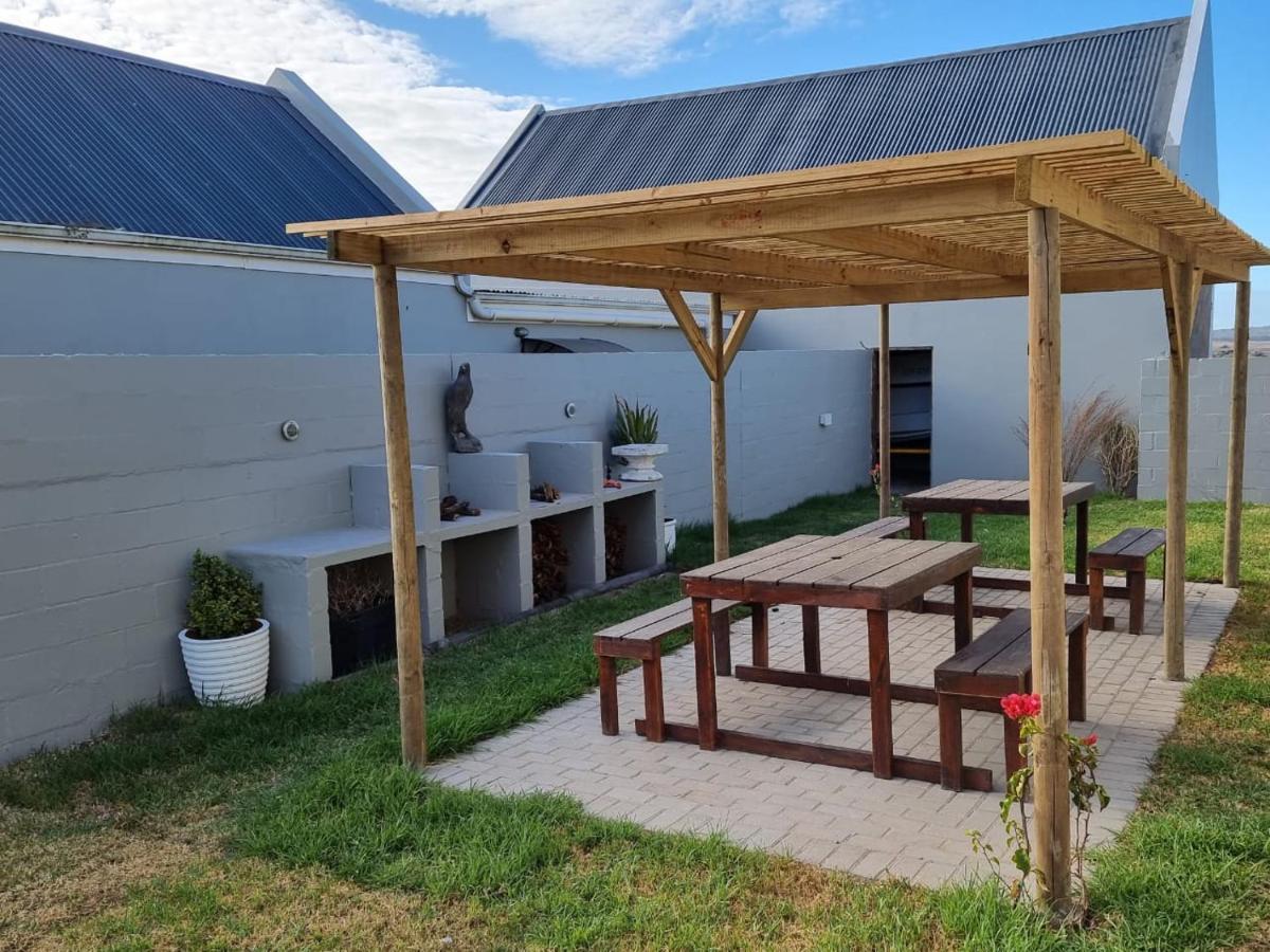 Rustic Hill - Housity
