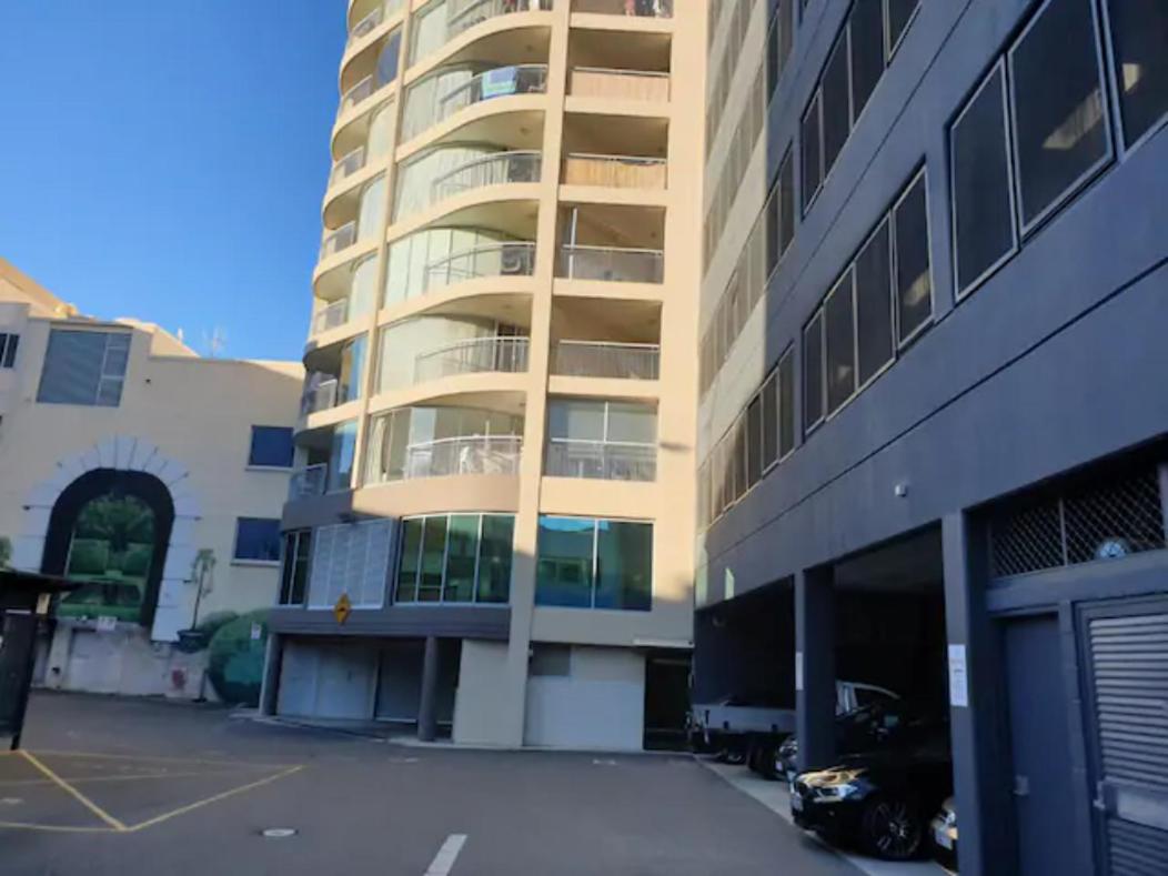 Dana-Spacious Private Room in Shared 2-Bedroom Apartment-2 - Housity