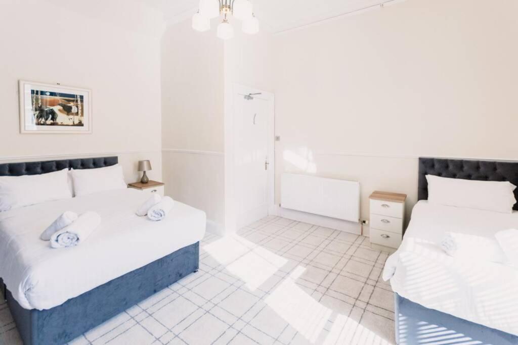 Stewart Apartment - A unique Apartment in countryside park with WIFI and access to bar and pool - Housity