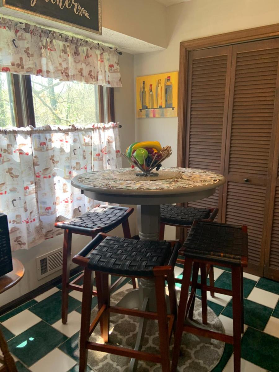 Jackson’s Stone Mountain Hideaway - Housity