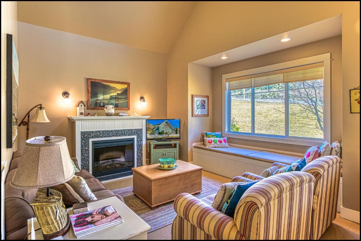 Desert Lake Cottage - Housity