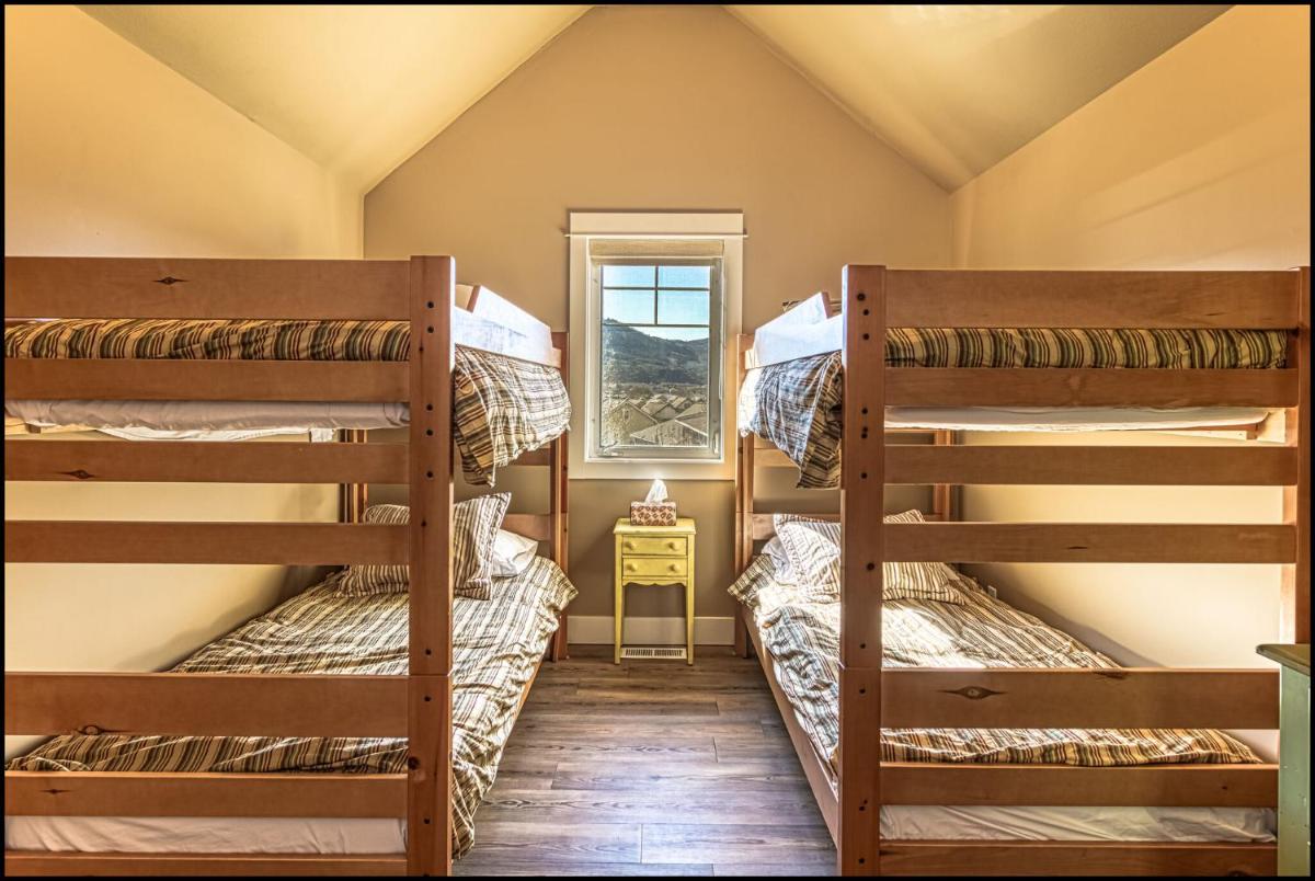 Desert Lake Cottage - Housity