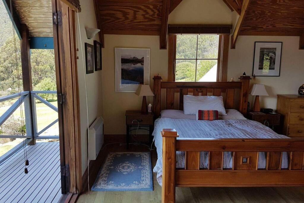 Snug Views - Housity