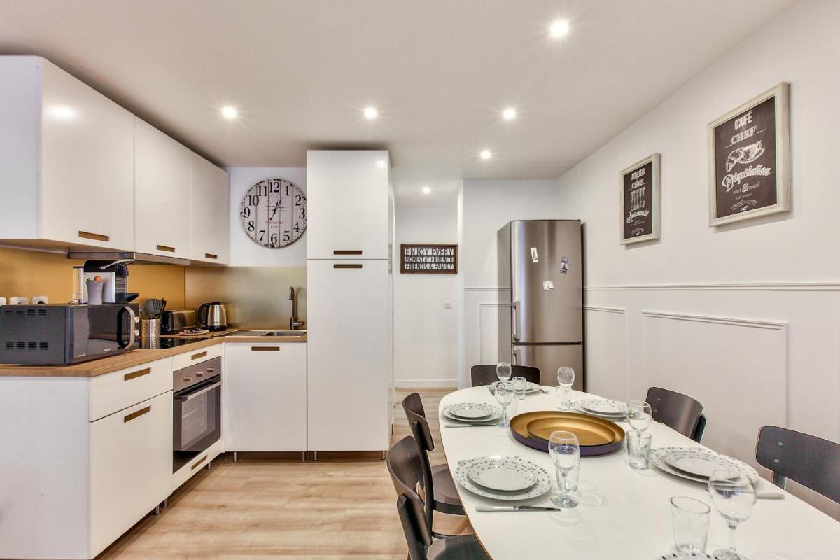 14 Luxury Flat Eiffel Design 1 - Housity