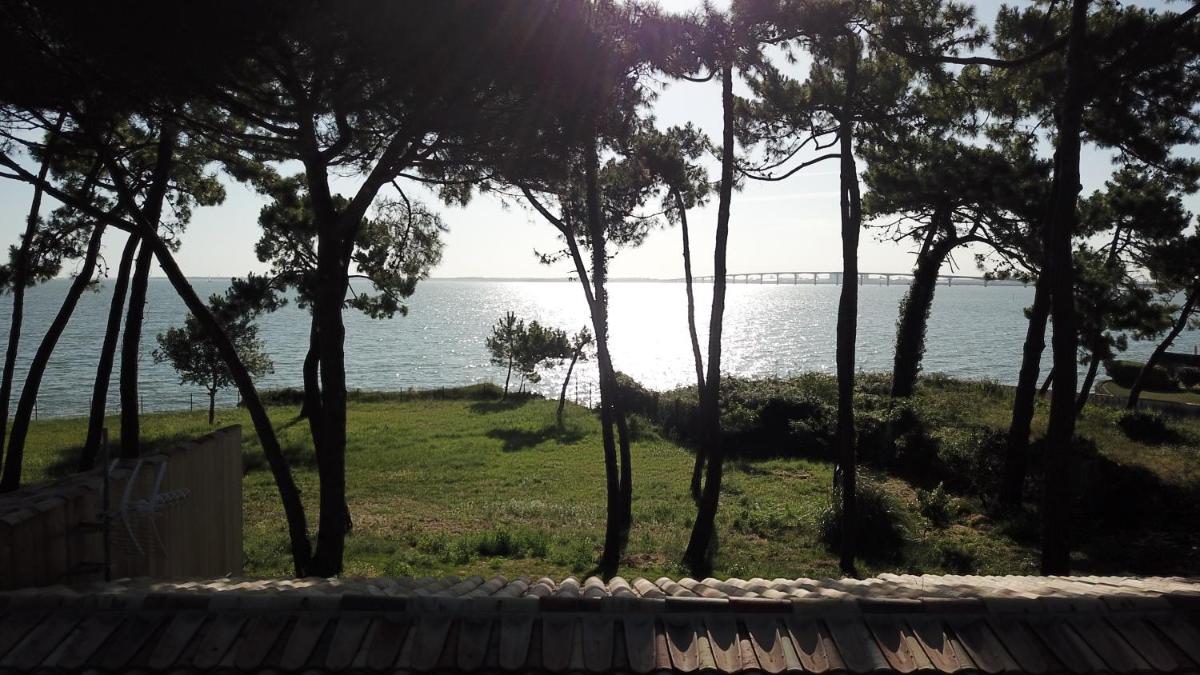 Villa Ile de Re avec acces mer du jardin - Housity