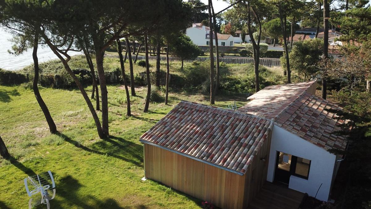 Villa Ile de Re avec acces mer du jardin - Housity