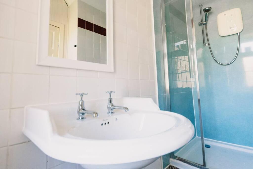 Atholl Apartment - A Unique apartment in countryside park with WIFI and access to pool and bar - Housity