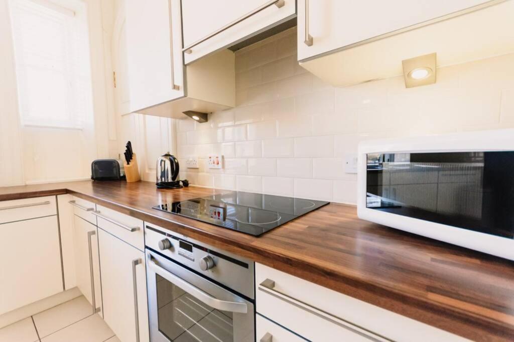 Suitetrails - Atholl Apartment - A Unique apartment in countryside park with WIFI and access to pool and bar