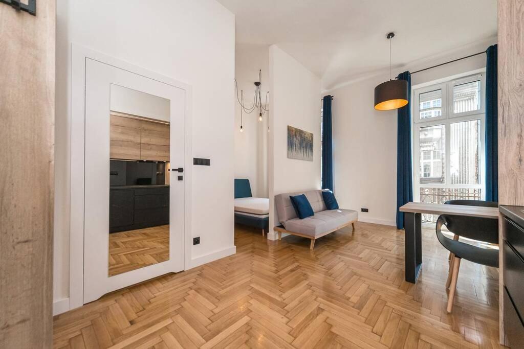 Studio Matejki C - Housity