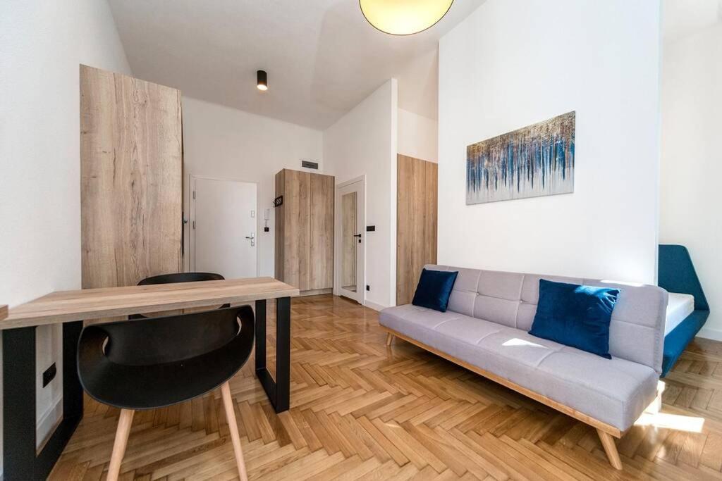 Studio Matejki C - Housity