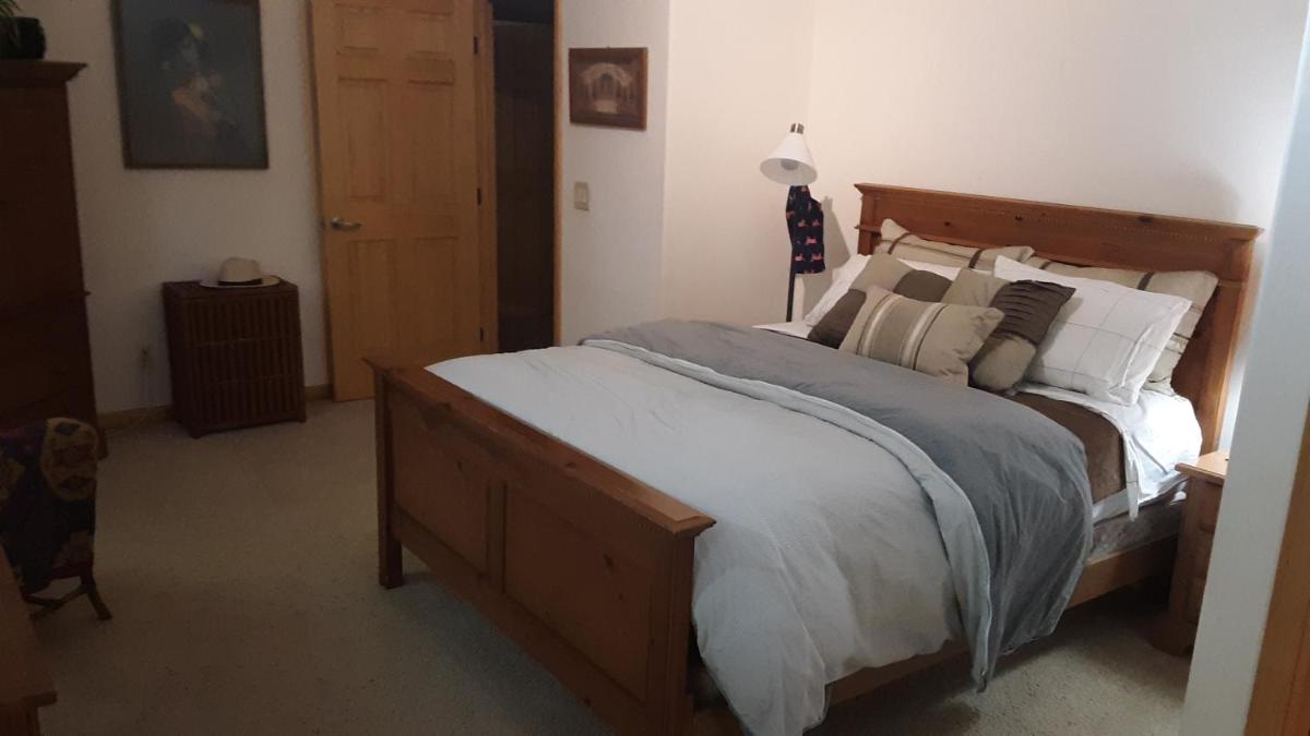 Winterfell Inn - No Xtra Fees, Dogs OK, King & Queen Suites - Housity