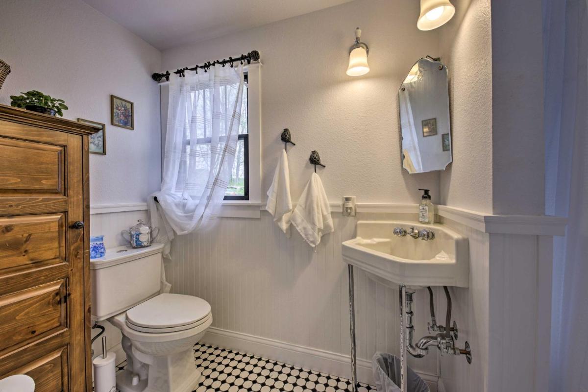 Big Cedar Lake House: Views, 100 Ft to Water! - Housity