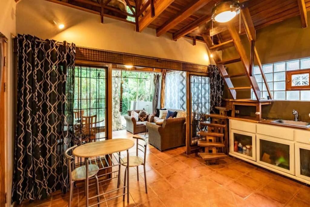 Cozy Beach Casita/Walking distance to beach and yoga! - Housity