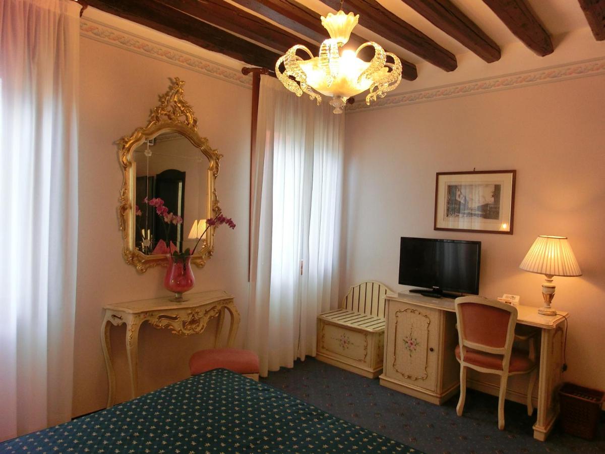 Hotel Diana - Housity