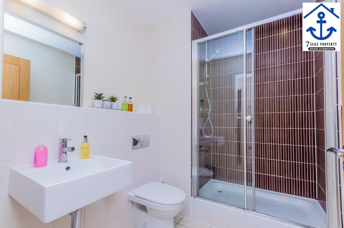 Luxury Apartment w Big Balcony Maidenhead - Housity