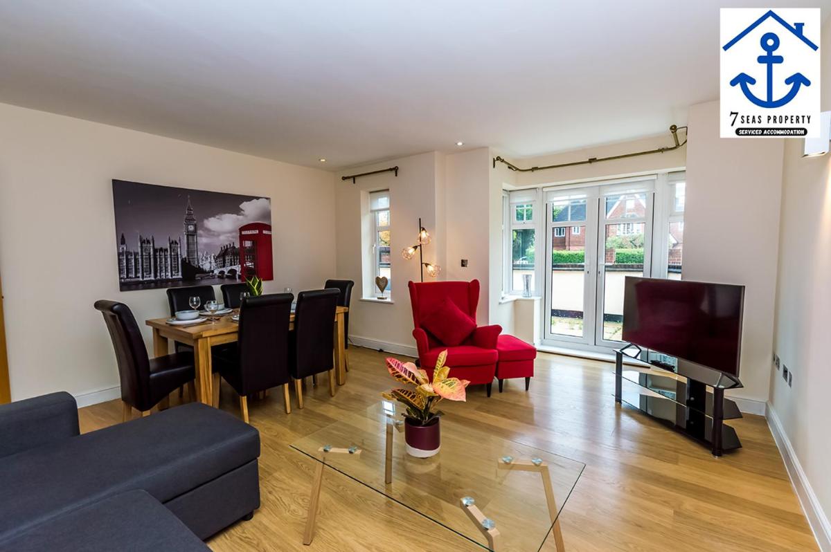 Luxury Apartment w Big Balcony Maidenhead - Housity