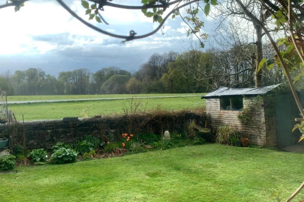 Spacious with spectacular views and private garden - Housity