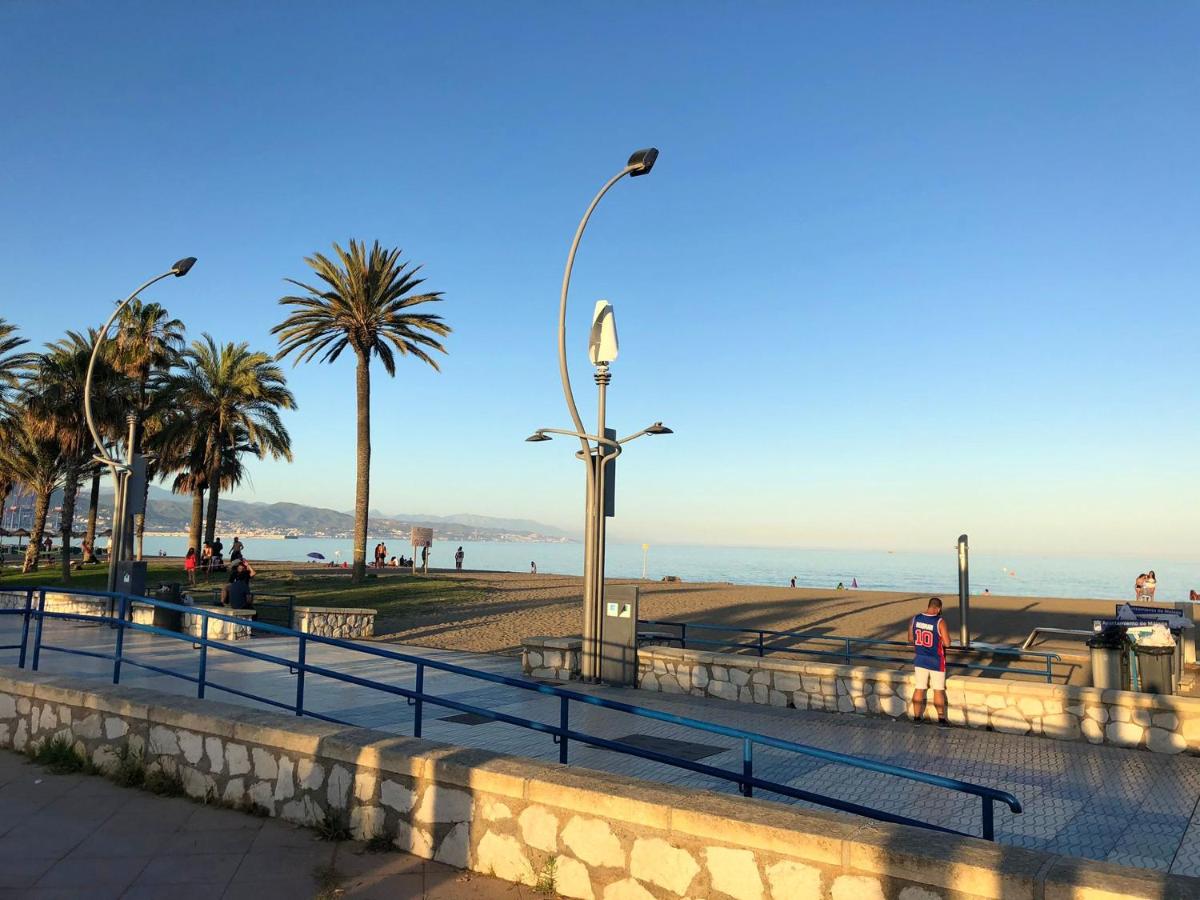 Suitetrails - 3 bedrooms appartement with city view balcony and wifi at Malaga 1 km away from the beach