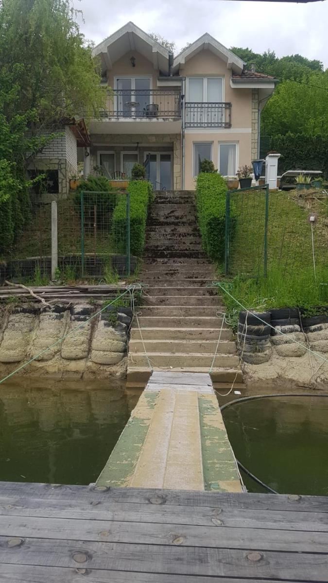Lake House - Housity