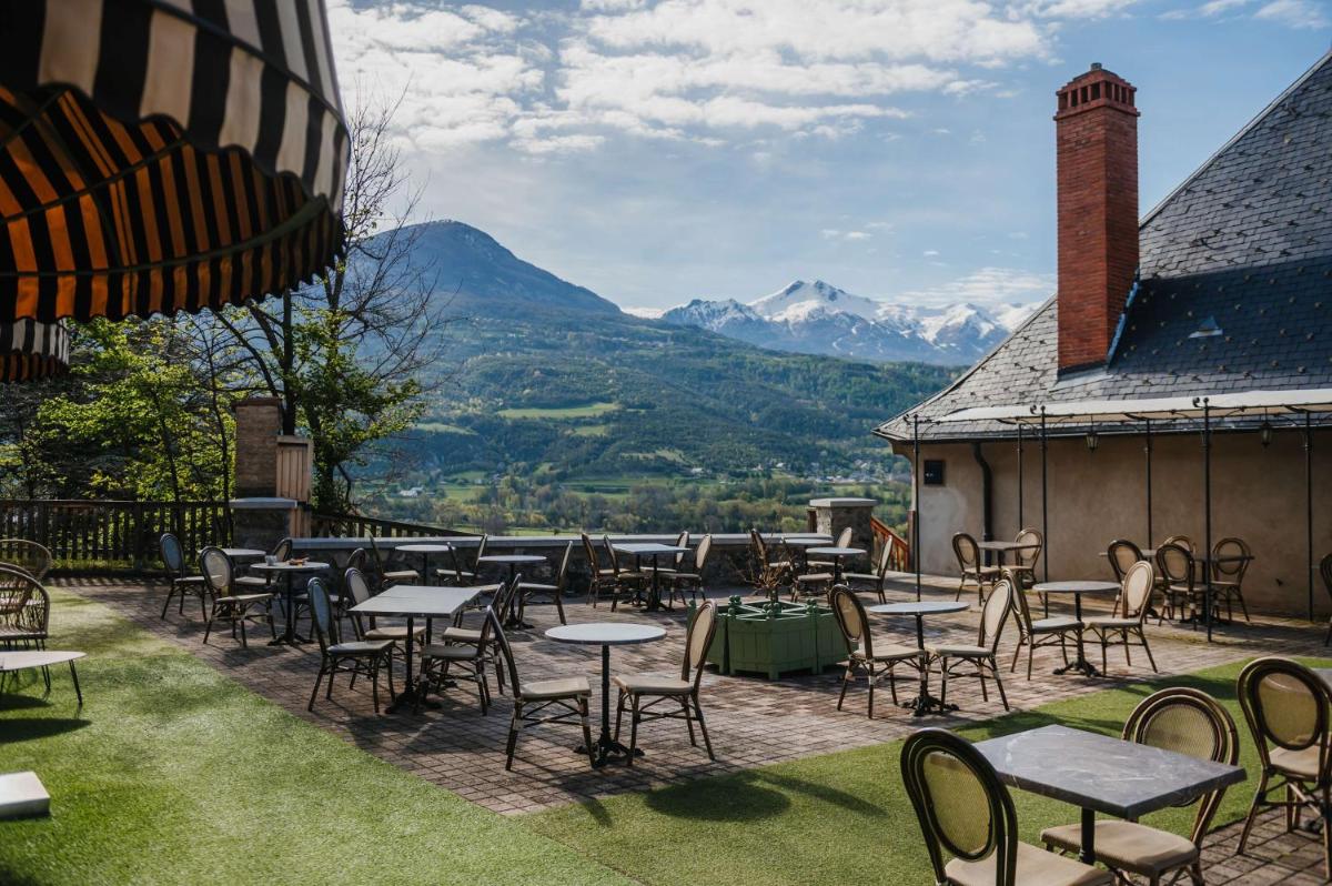 Vue générale sur la montagne ou vue sur la montagne depuis l'hôtel