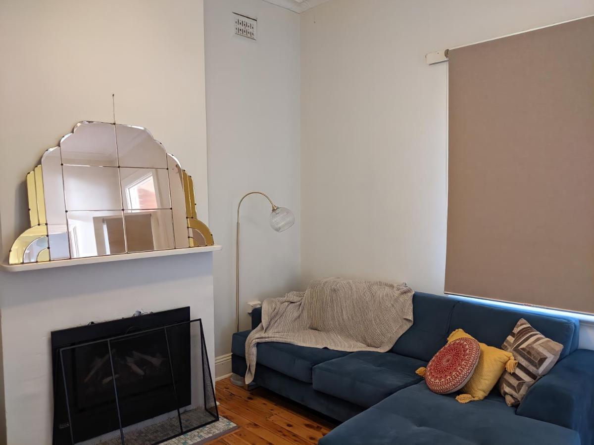 Cute cottage walking distance to CBD - Housity