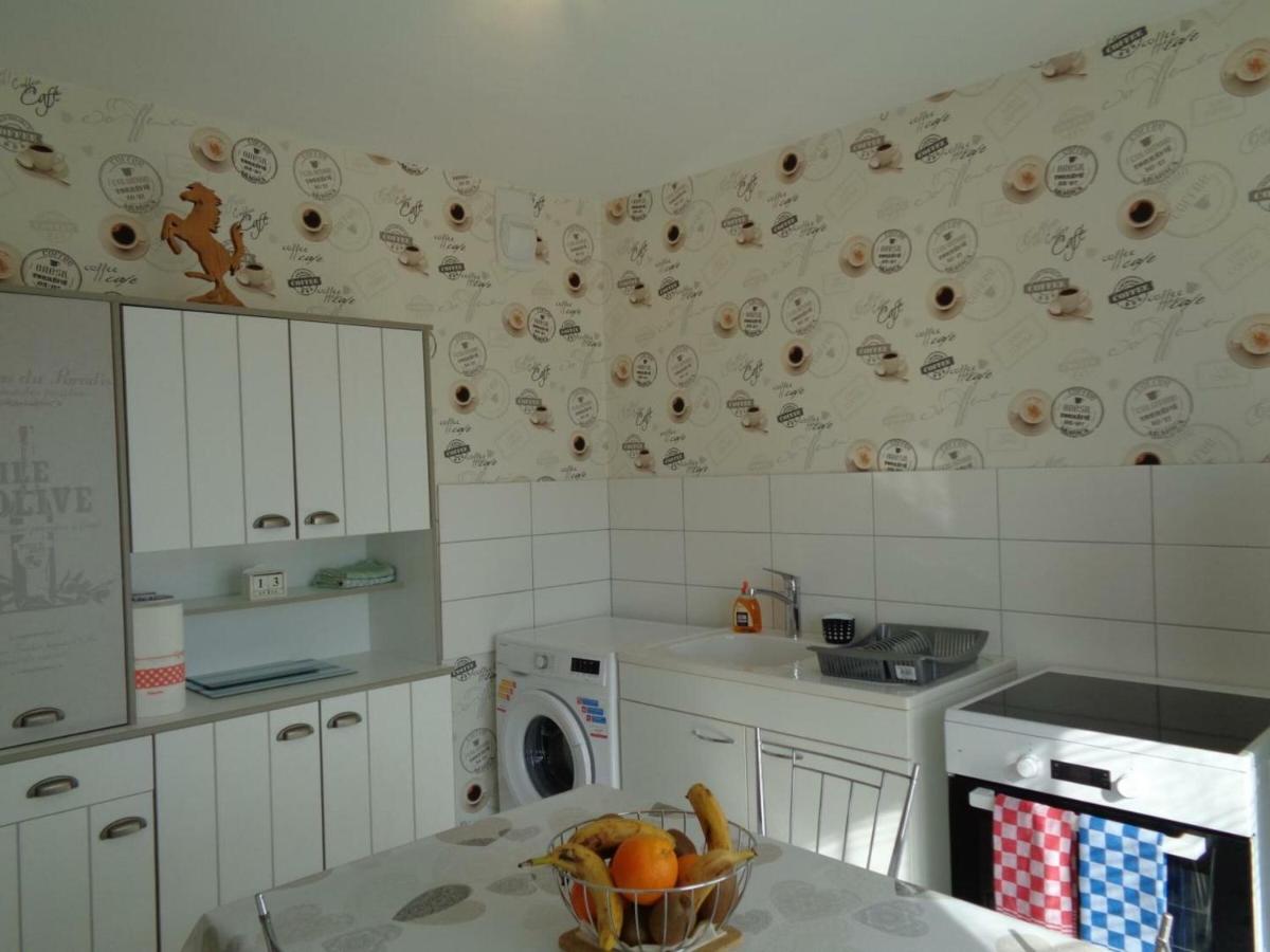 Appartement Montrond-les-Bains, 2 pièces, 2 personnes - FR-1-496-229 - Housity