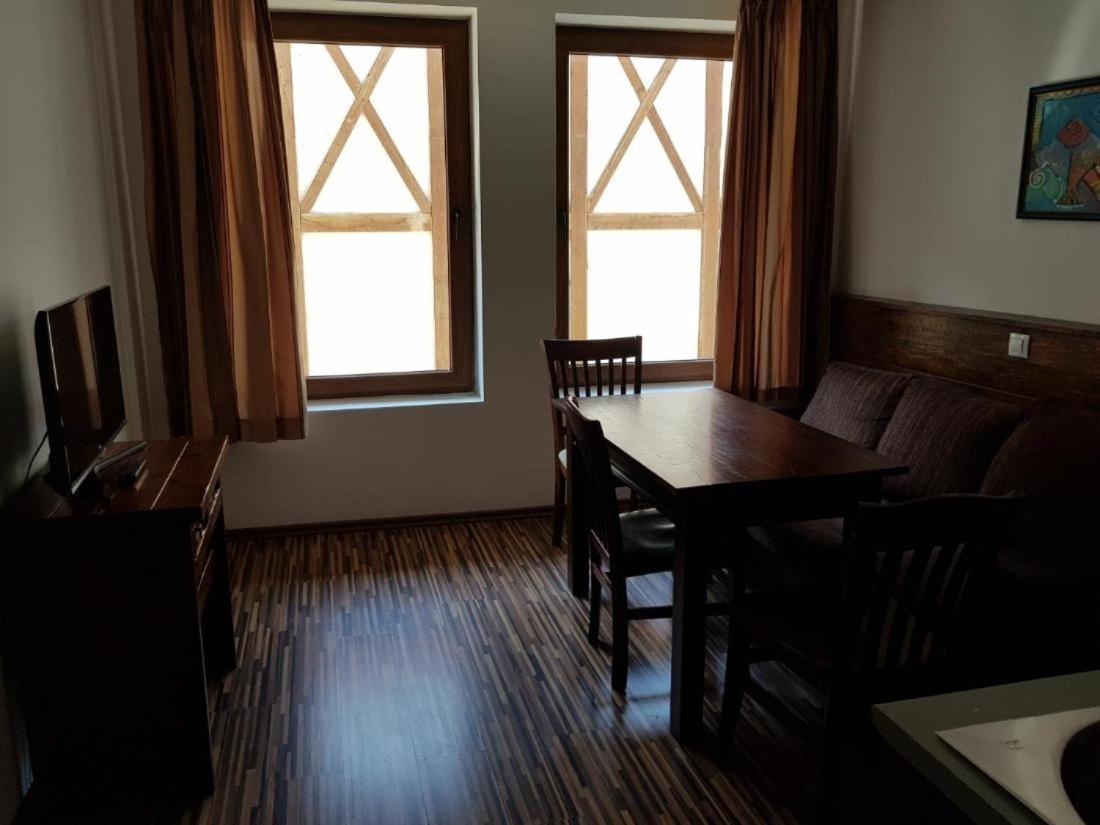Room in Guest room - StayInn Granat Apartments - next to Gondola Lift - Housity