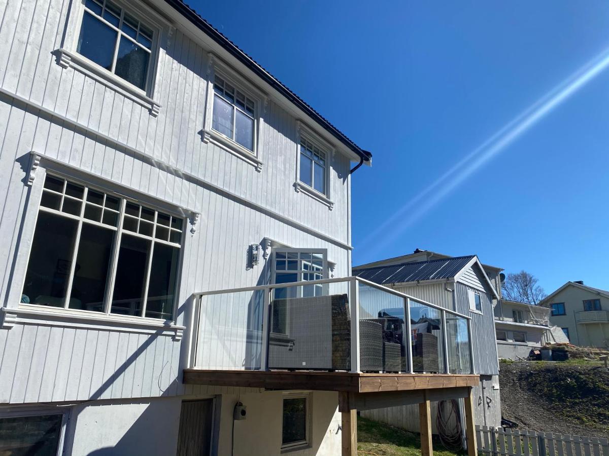 Reine Retro Villa - Cozy Villa With a Fantastic View - Housity