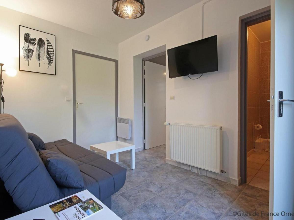Gîte La Coulonche, 2 pièces, 2 personnes - FR-1-497-125 - Housity