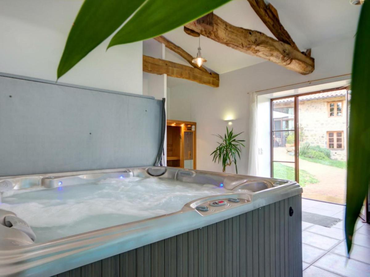 Suitetrails - Gîte Saint-Just-la-Pendue, 5 pièces, 8 personnes - FR-1-496-50