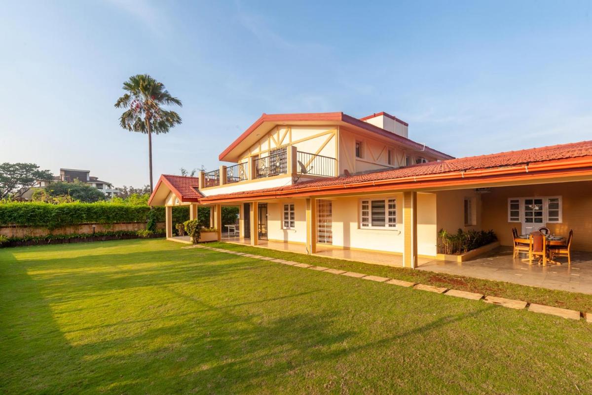 StayVista's V Square - Enjoy a pool and indoor games for a leisurely stay - Housity