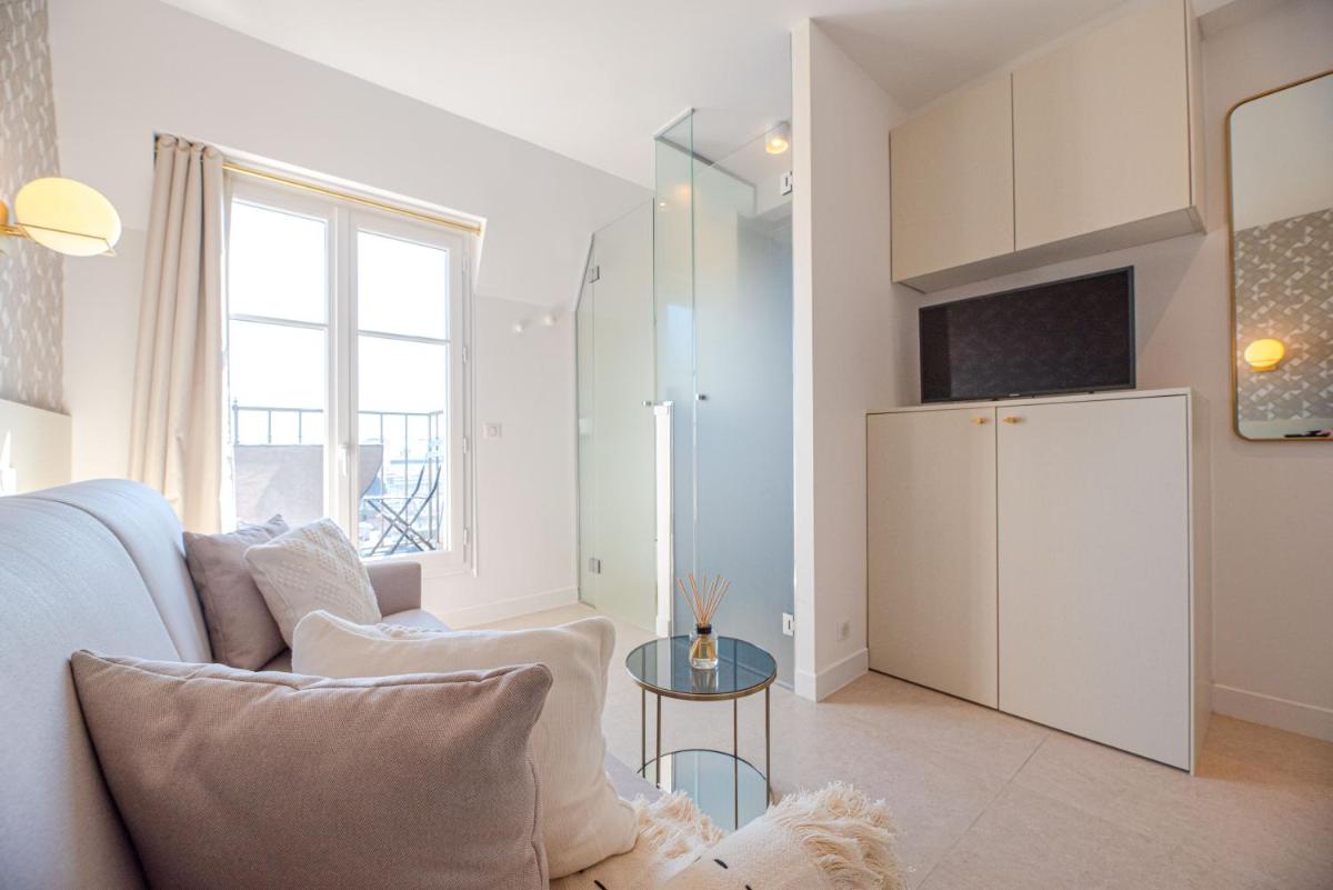 Exceptional Home - Balcony on Eiffel Tower - Housity