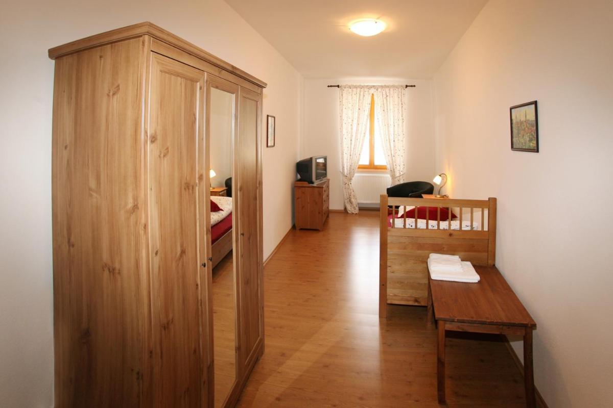 Penzion U Chodskeho Hradu - Housity