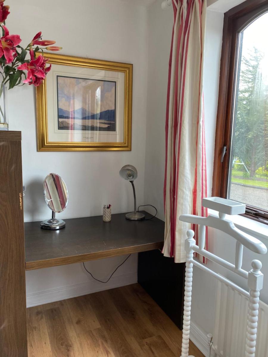 En-suite Double Room. Dublin Airport, Fairyhouse, Tayto Park, Ashbourne close by. - Housity