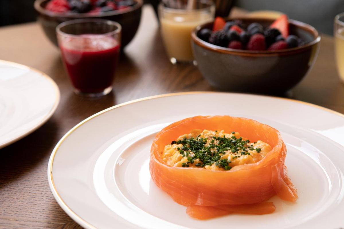 The Balmoral Hotel - Housity