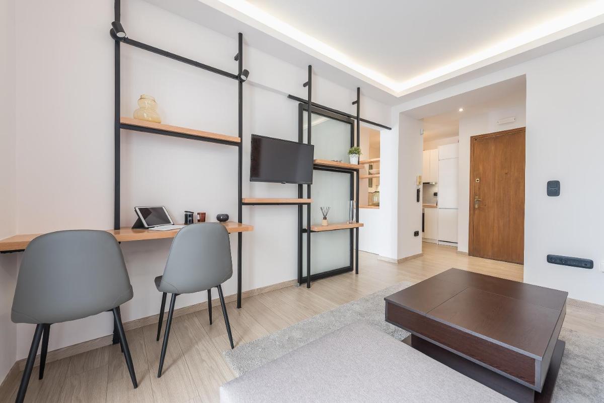Suitetrails - Petraki Residence 1bdr Apt with balcony 1 min from Ermou str
