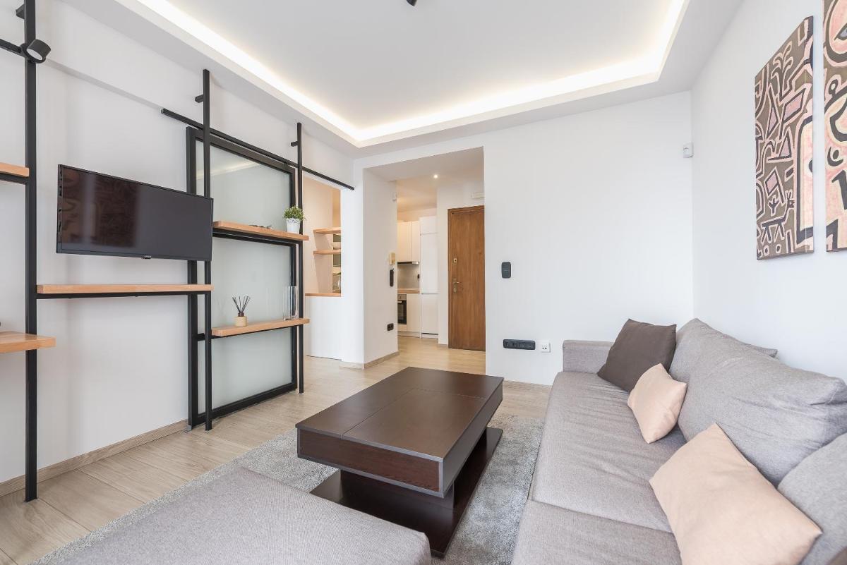 Suitetrails - Petraki Residence 1bdr Apt with balcony 1 min from Ermou str