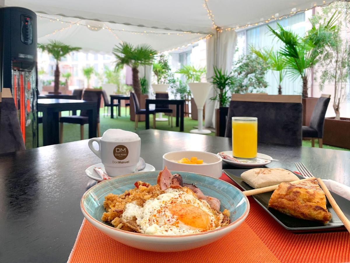 Comida en o cerca de este hotel