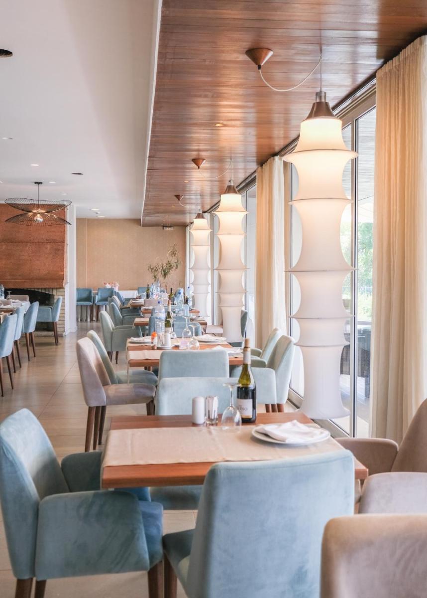Uma área de estar em Hotel Vouga