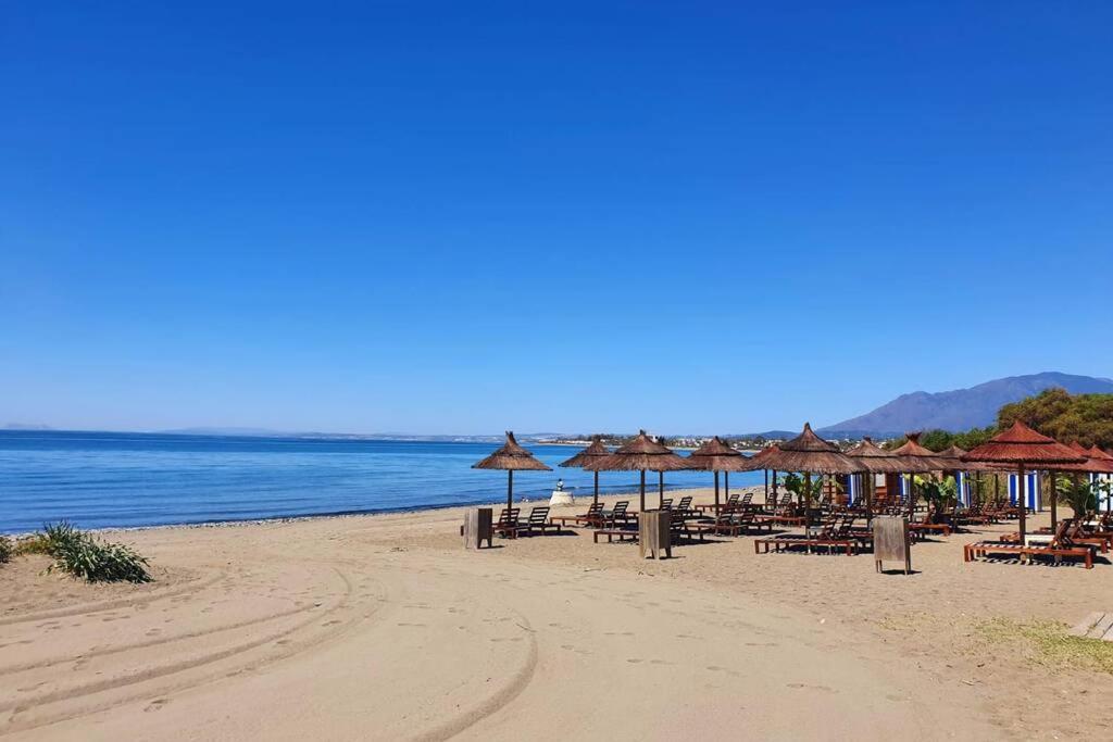 Large Ground Floor Apartment with Private Garden and Beach Access - Housity