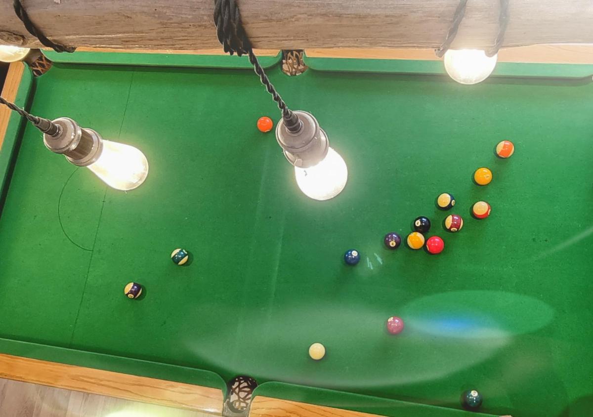 Hidden Gem near the beach with pool table - Housity