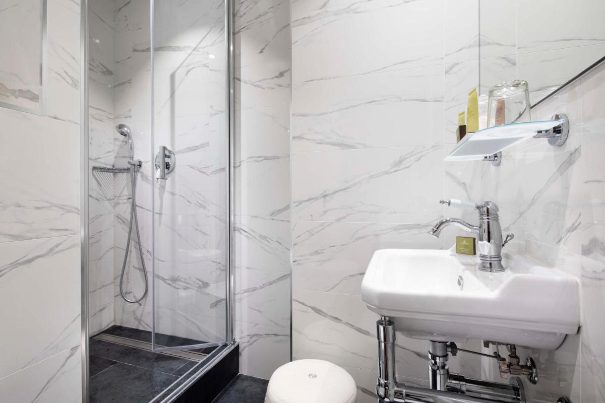 Salle de bains dans l'établissement Hotel & Spa Saint-Jacques